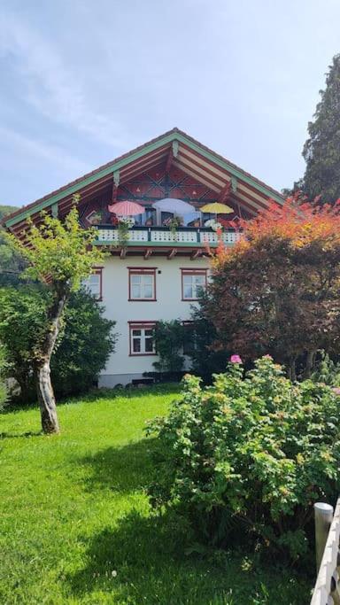 Ferienwohnung Resl - Geschmackvoll Renoviert & Zentral Im Historischen Schindelhaus Oberstaufen Luaran gambar